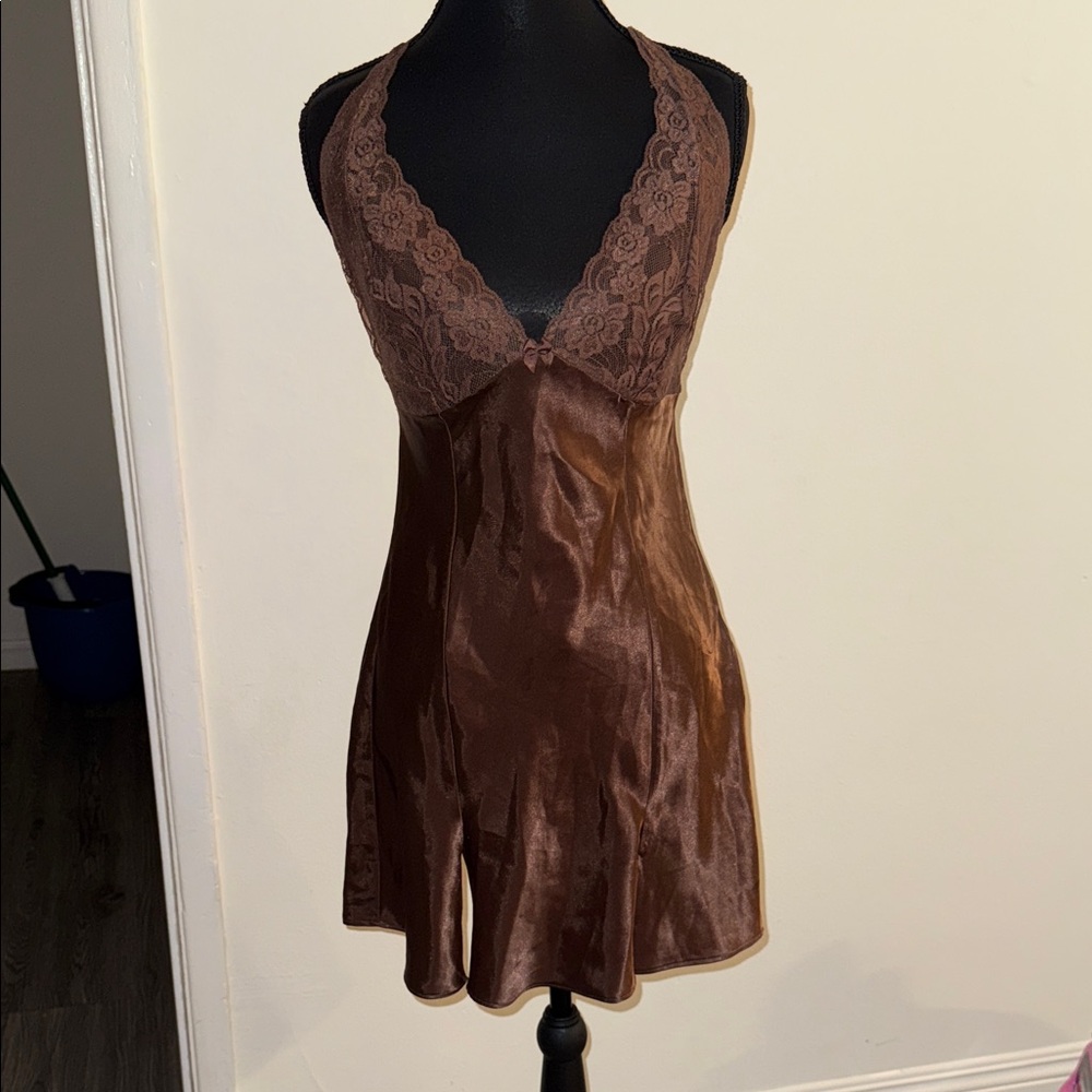 Elegant Brown Lace Trim Nightgown